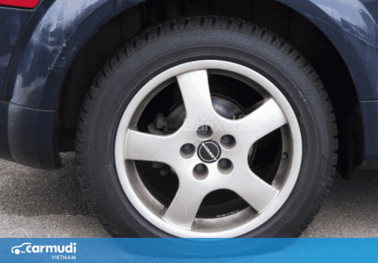 Cách xử lý lốp xe bị thủng lốp khi không có sẵn lốp dự phòng