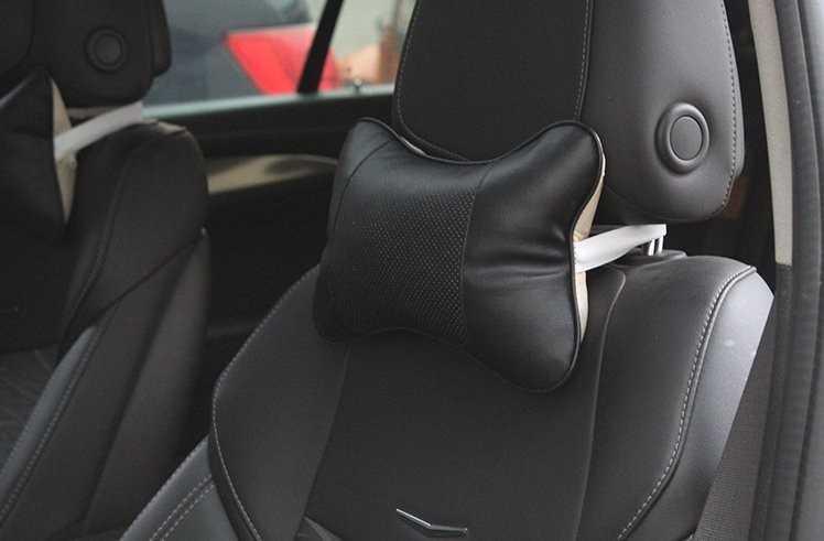 Hai chiếc gối tựa