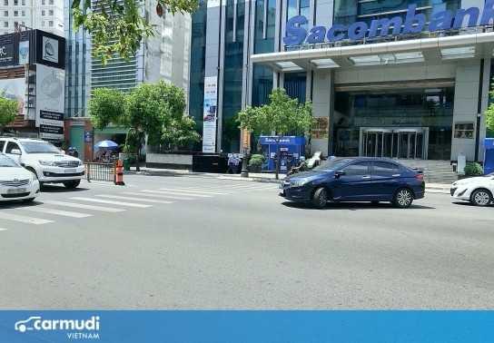 Những lỗi quay đầu mà lái xe ô tô thường mắc phải