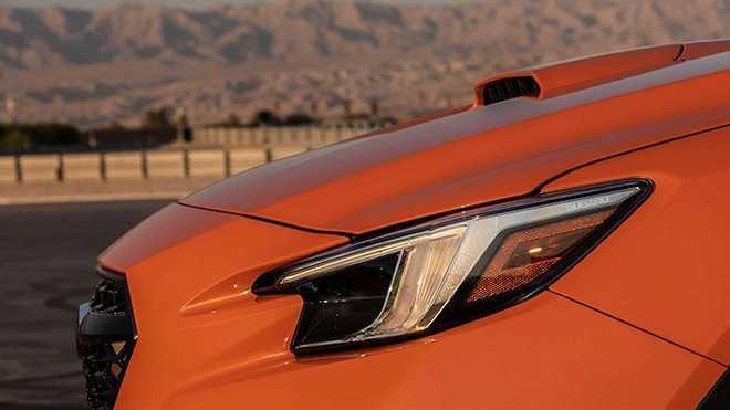 Đ&egrave;n pha c&aacute; t&iacute;nh