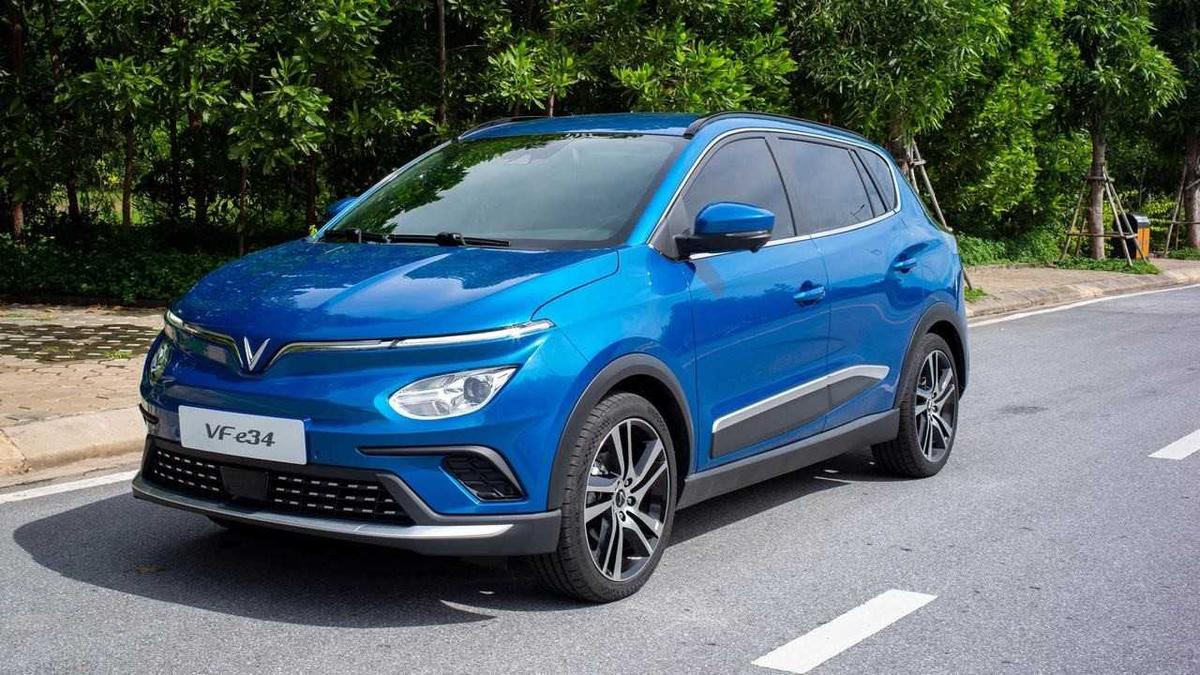 Xe điện VF e34 cỡ C nhỏ gọn