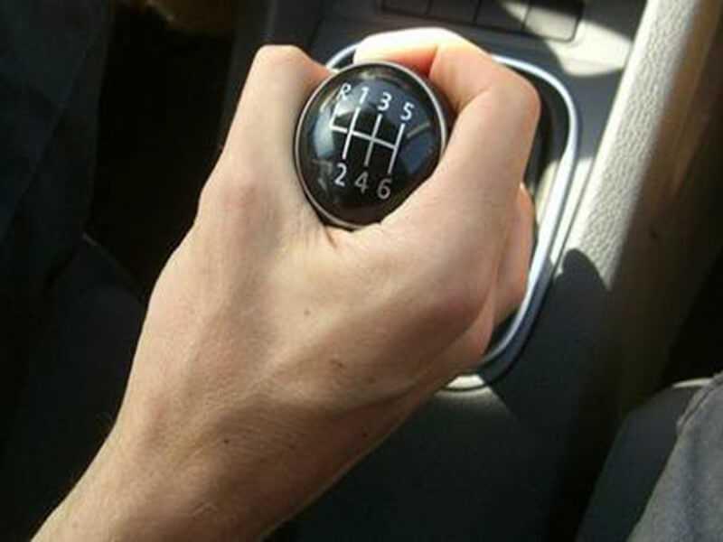 K&yacute; hiệu xe số s&agrave;n