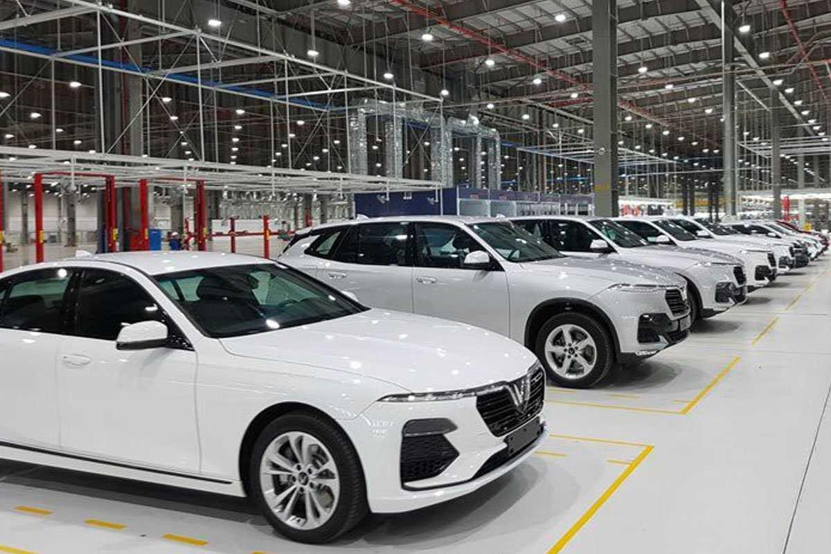 Thị trường xe ô tô cũ đầy biến động