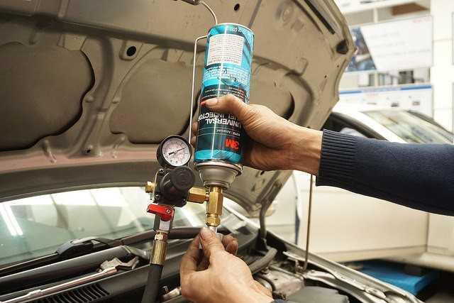 Vệ sinh kim phun v&agrave; buồng đốt