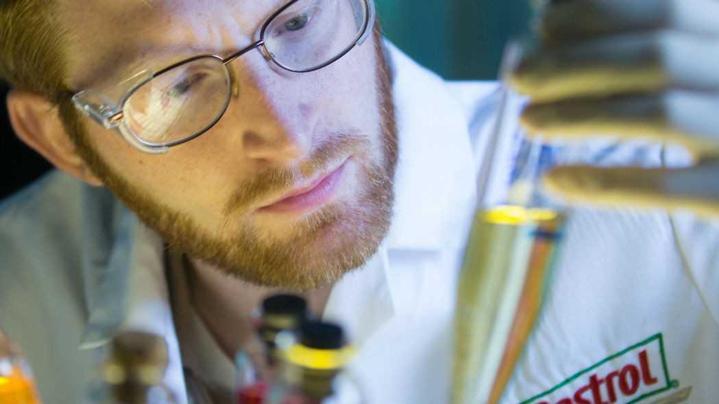 Vì sao khách hàng Việt Nam ưa chuộng dầu nhớt Castrol?