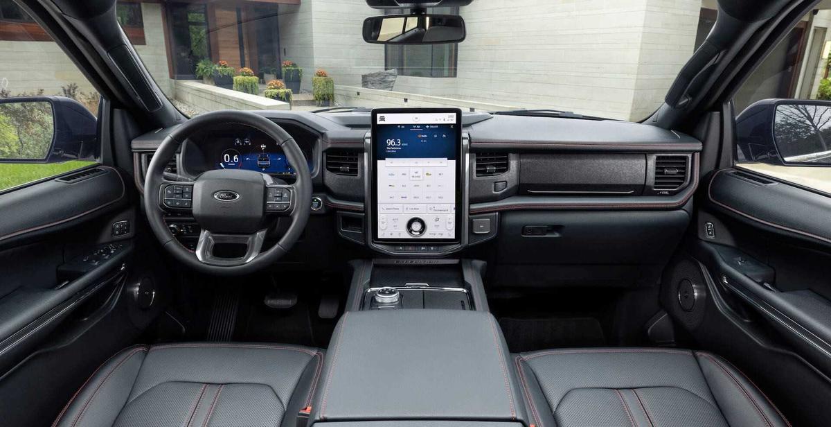 Ford Expedition 2022 sở hữu hệ thống thông tin giải trí kích thước 15,5 inch lớn nhất phân khúc