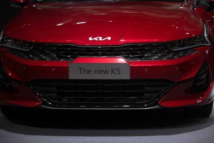 Đầu xe Kia K5 thiết kế bắt mắt