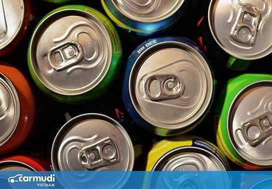 Nghiên cứu: tiêu thụ đồ ăn nhanh và nước tăng lực dễ lái xe quá tốc độ