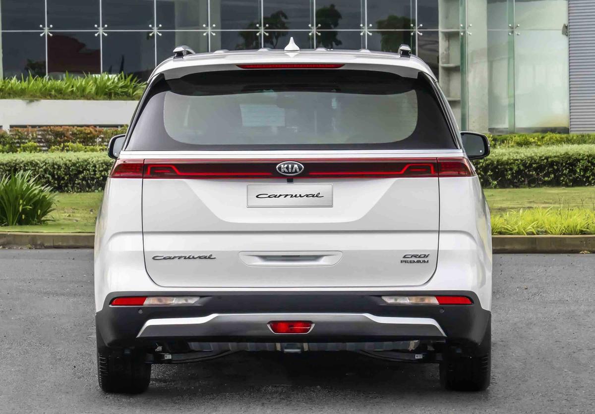 Đuôi xe Kia Carnival 2022