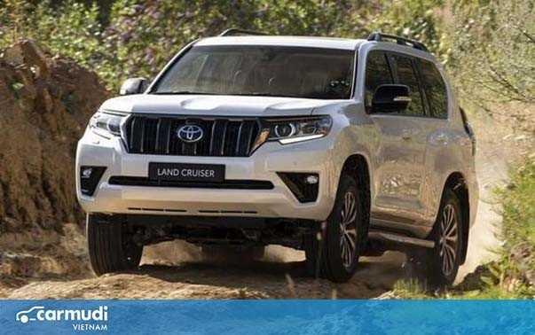 Loạt ô tô mới về đại lý, chuẩn bị giao đến tay khách Việt