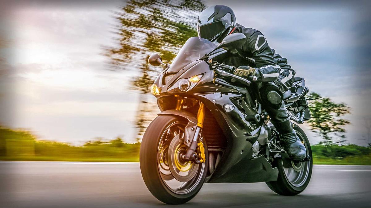 Dầu nhớt ô tô có dùng được cho xe máy?