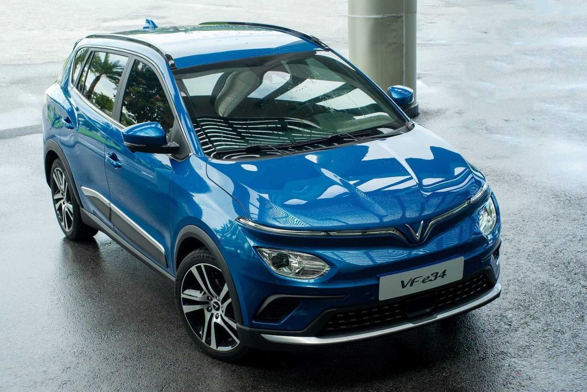 VinFast VF e34 được bảo h&agrave;nh 10 năm v&agrave; c&oacute; ch&iacute;nh s&aacute;ch thay pin khi c&oacute; trục trặc, giảm dung lượng sử dụng