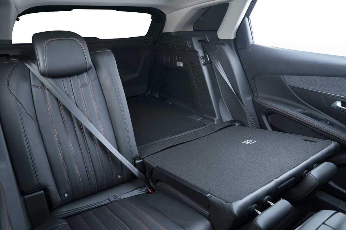 Khoang hành khách rộng rãi và thoải mái