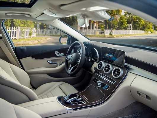 xe Mercedes-Benz C 200 Exclusive mới được ốp gỗ Open-pore