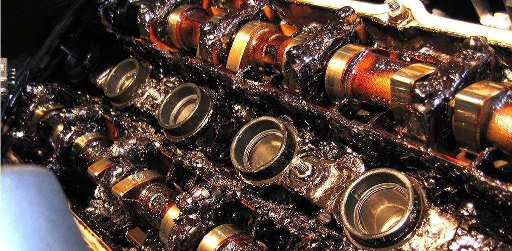 bùn dầu động cơ