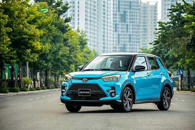 Phần đầu xe với thiết kế hiếu chiến tạo cảm giác giống như người máy