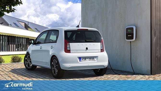 Cách sạc pin xe ô tô điện tại nhà