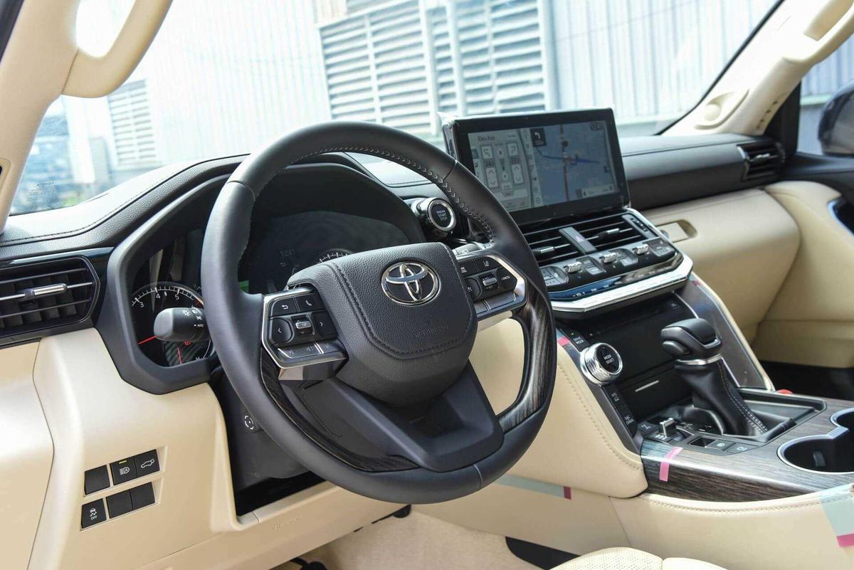 Nội thất Toyota Land Cruiser LC300