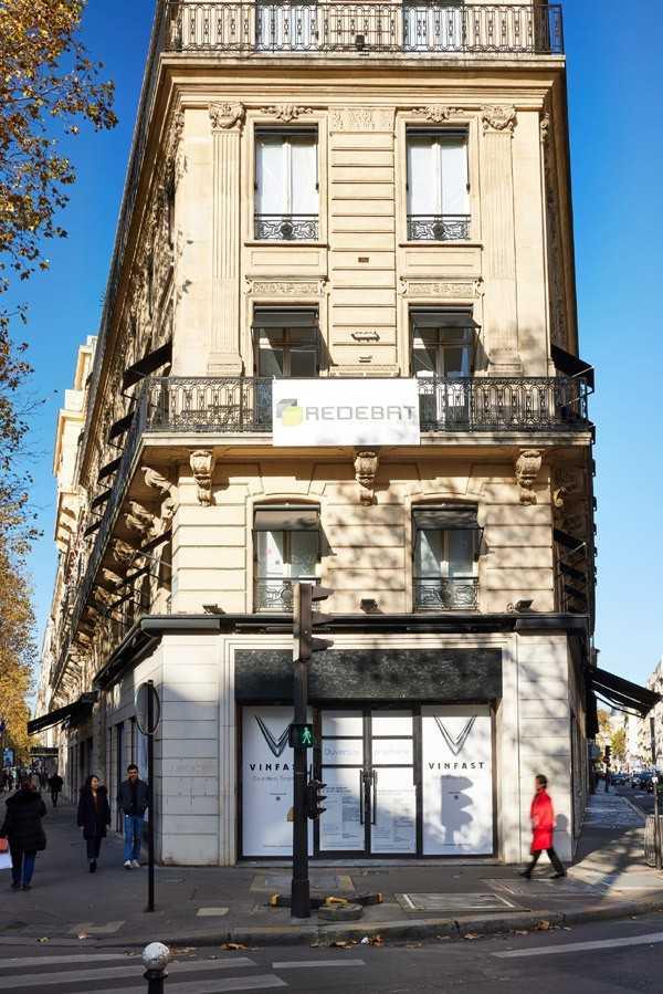 Showroom VinFast tr&ecirc;n con phố đắt gi&aacute; bậc nhất giữa thủ đ&ocirc; nước Ph&aacute;p 