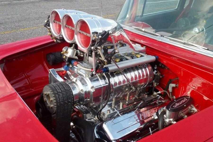 Người chơi xe cơ bắp ở Mỹ thường rất thích lắp thêm bộ siêu nạp.