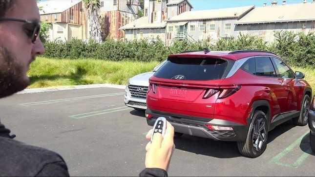 Đỗ xe bằng điều khiển từ xa