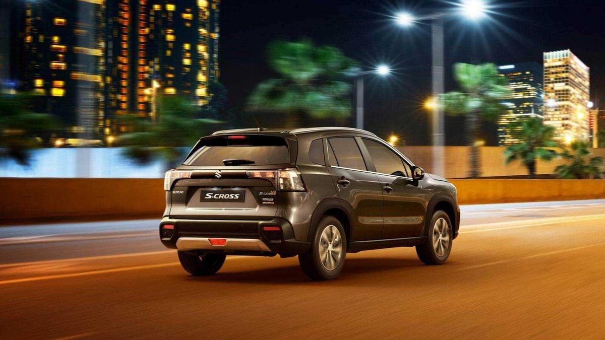 Ngoại thất xe khá to lớn, bệ vệ