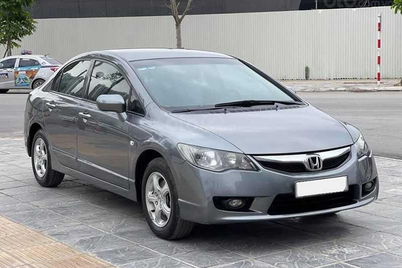 Nhiều chiếc Honda Civic sử dụng hơn 10 năm vẫn kh&aacute; bền bỉ với kiểu d&aacute;ng kh&ocirc;ng bị lỗi mốt.