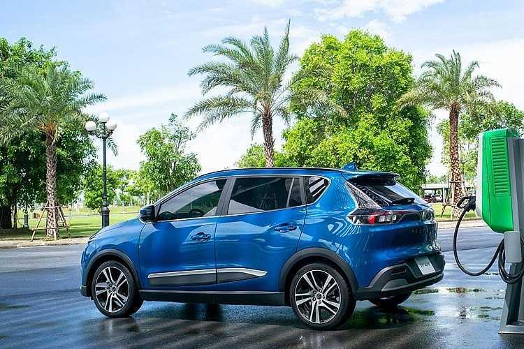 B&ecirc;n cạnh chi ph&iacute; nhi&ecirc;n liệu, chủ xe tại Việt Nam phải thanh to&aacute;n nhiều khoản tiền kh&aacute;c mỗi th&aacute;ng