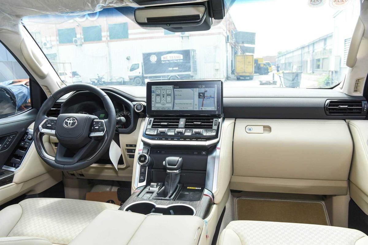 Nội thất Toyota Land Cruiser LC300