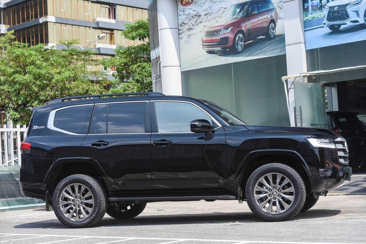 Toyota Land Cruiser LC300