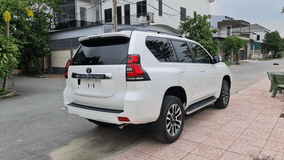 Ngoại thất mạnh mẽ của Land Cruiser Prado 2022