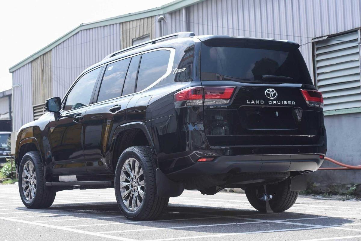 Toyota Land Cruiser LC300