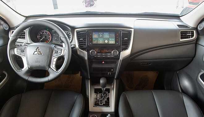 Mitsubishi Triton 2022 áp dụng ngôn ngữ thiết kế nội thất J-Line
