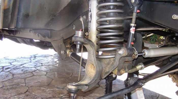 Hệ thống treo bị hư hại khi di chuyển tr&ecirc;n đường xấu