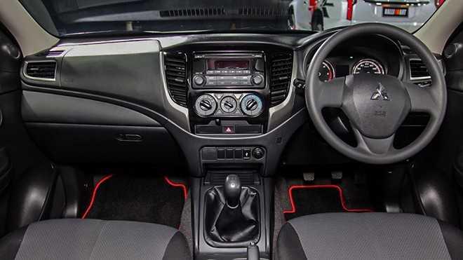 Nội thất Mitsubishi Triton Ralliart