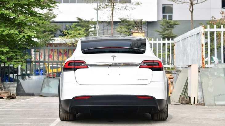Thiết kế đuôi xe Tesla Model X Performance
