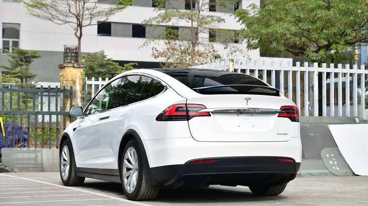 Thiết kế thân xe Tesla Model X Performance