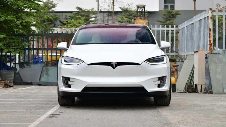 Đầu xe Tesla Model X Performance