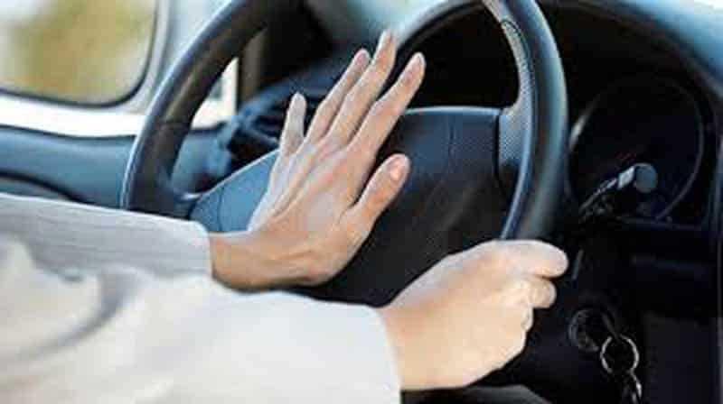 Vợ đi xe chồng, con mượn xe bố có bị phạt lỗi không chính chủ