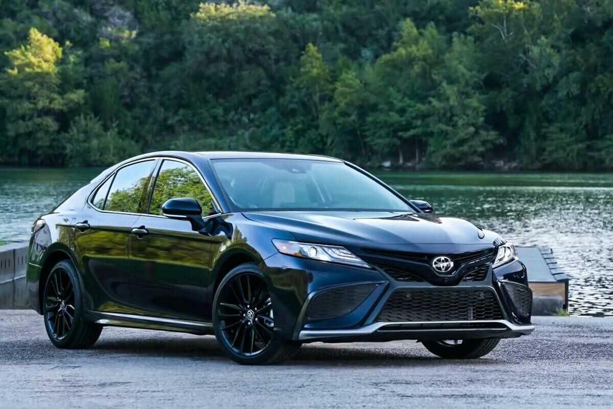 Toyota Camry b&aacute;n chạy nhất nh&oacute;m sedan hạng D