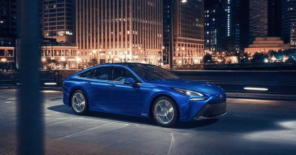 -Toyota Mirai: động cơ điện, pin nhi&ecirc;n liệu