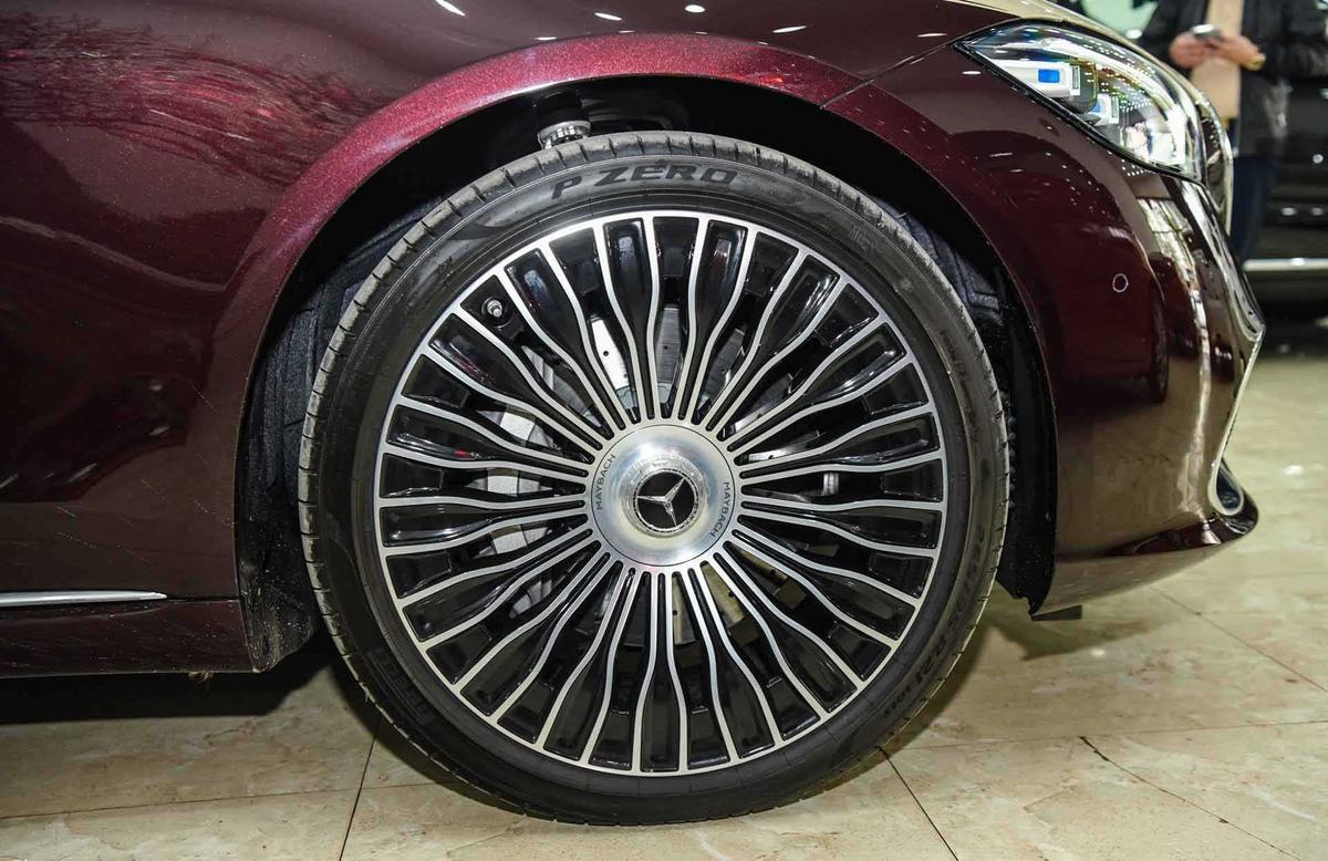 M&acirc;m xe Mercedes-Maybach S 580 