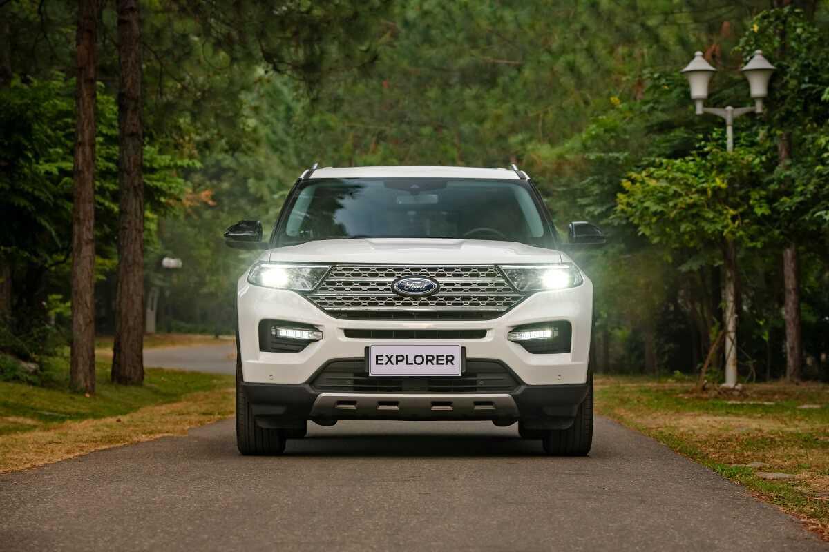 Ford Explorer 2022 - SUV đầy ắp công nghệ giá 2,36 tỷ đồng