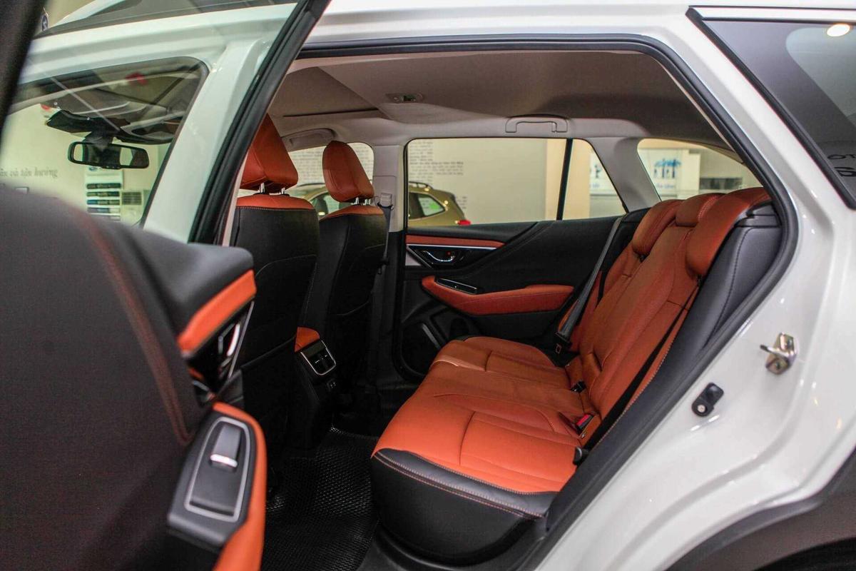 Nội thất Subaru Outback 2.5i-T EyeSight