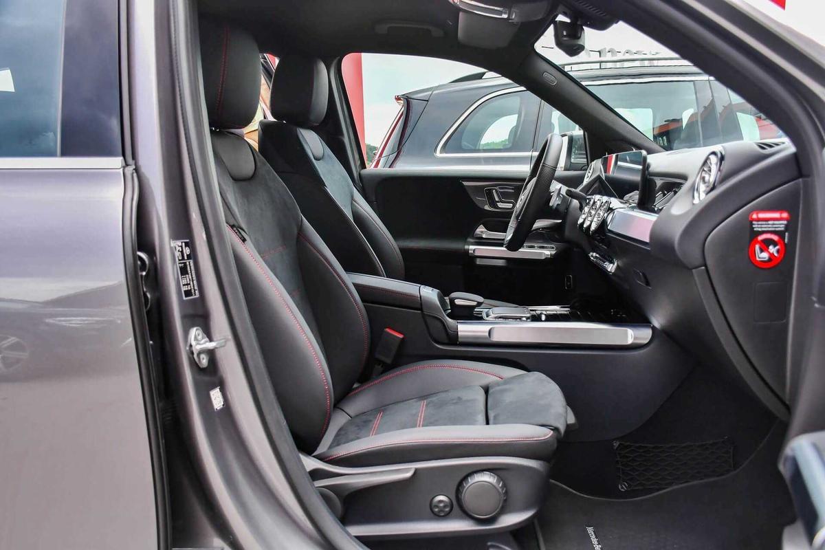 Nội thất Mercedes GLB 200 AMG