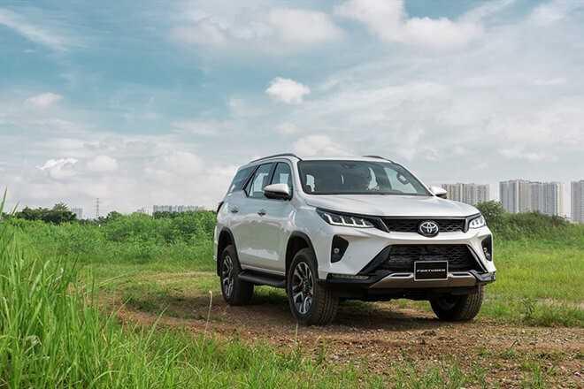 Toyota Fortuner 2.4 MT 4x2 