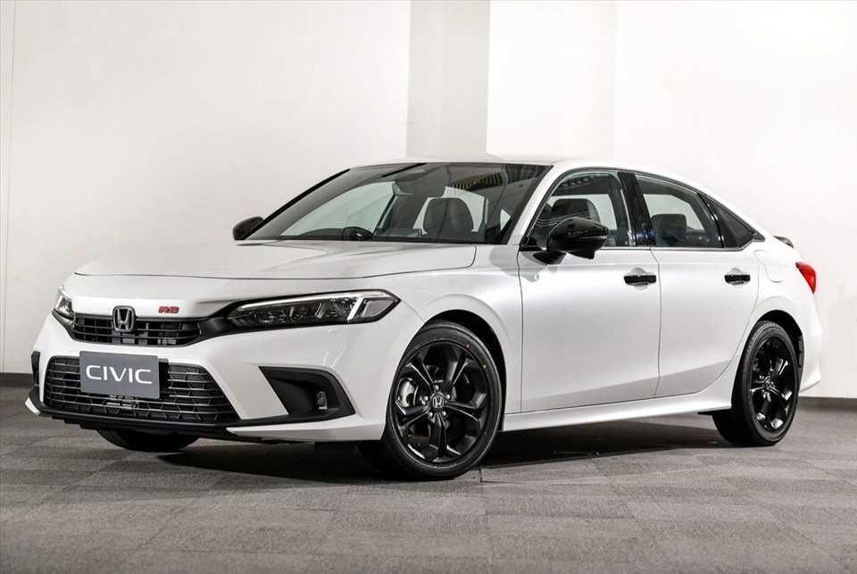 Chọn Toyota Altis 1.8HEV hay Honda Civic RS-2