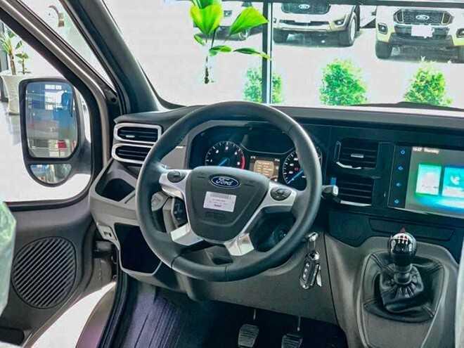 Ford Transit mới ra mắt, giá từ 845 triệu đồng-7