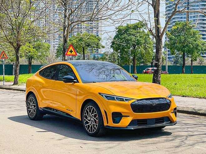 Giá xăng tăng, người mua ô tô điện được giảm từ 40 đến vài trăm triệu đồng-1