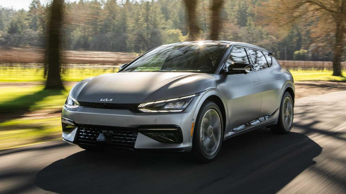 Những điểm bất cập khiến xe điện kh&oacute; tiếp cận d&ugrave; gi&aacute; xăng đang tăng cao kỷ lục-2